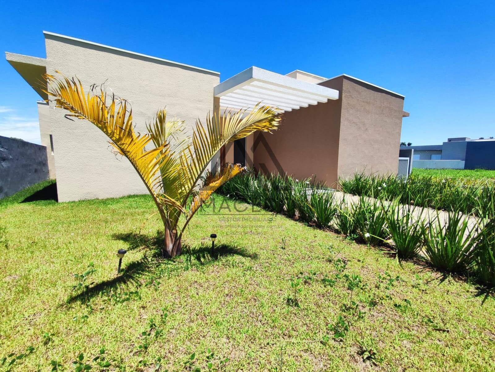 Casa de Condomínio à venda com 3 quartos, 450m² - Foto 1