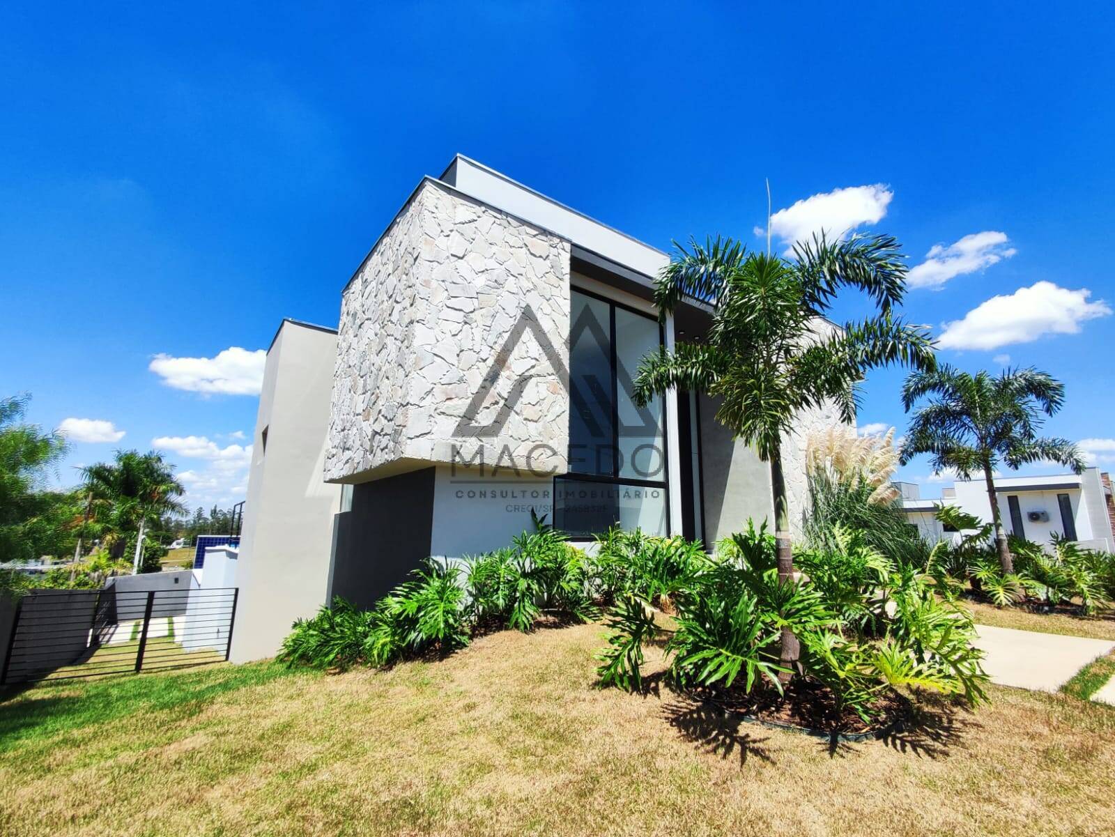 Casa de Condomínio à venda com 3 quartos, 202m² - Foto 1