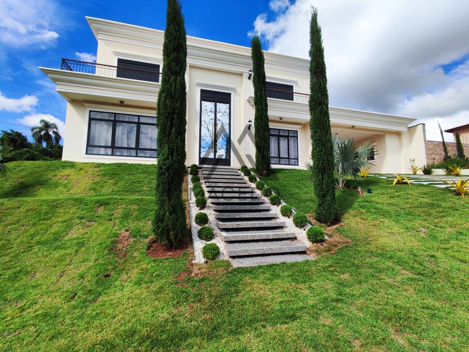Casa de Condomínio à venda com 4 quartos, 590m² - Foto 2