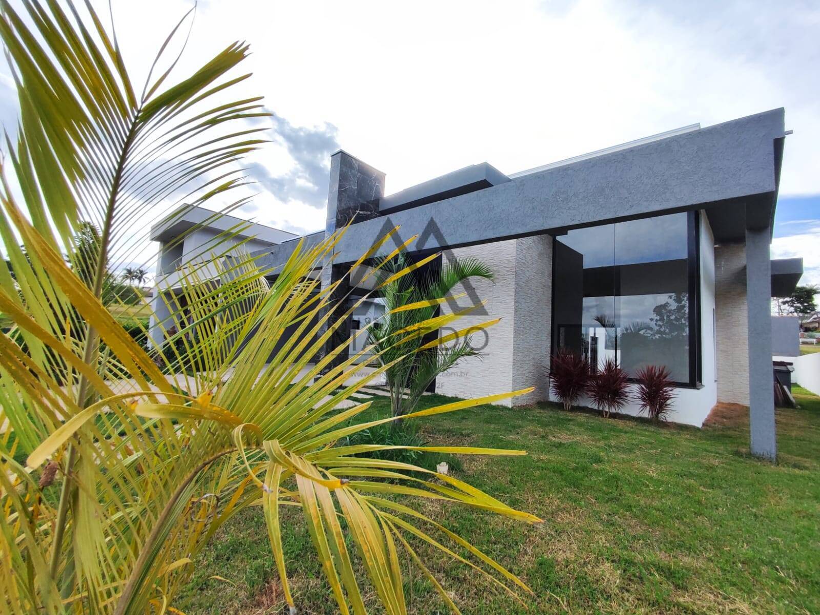 Casa de Condomínio à venda com 3 quartos, 450m² - Foto 2
