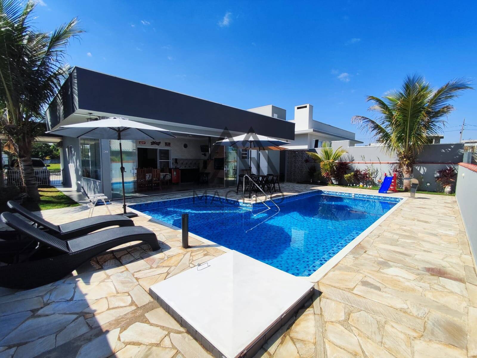 Casa de Condomínio à venda com 3 quartos, 450m² - Foto 3