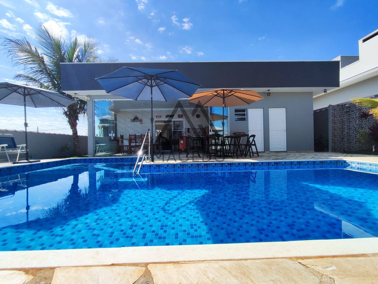 Casa de Condomínio à venda com 3 quartos, 450m² - Foto 2