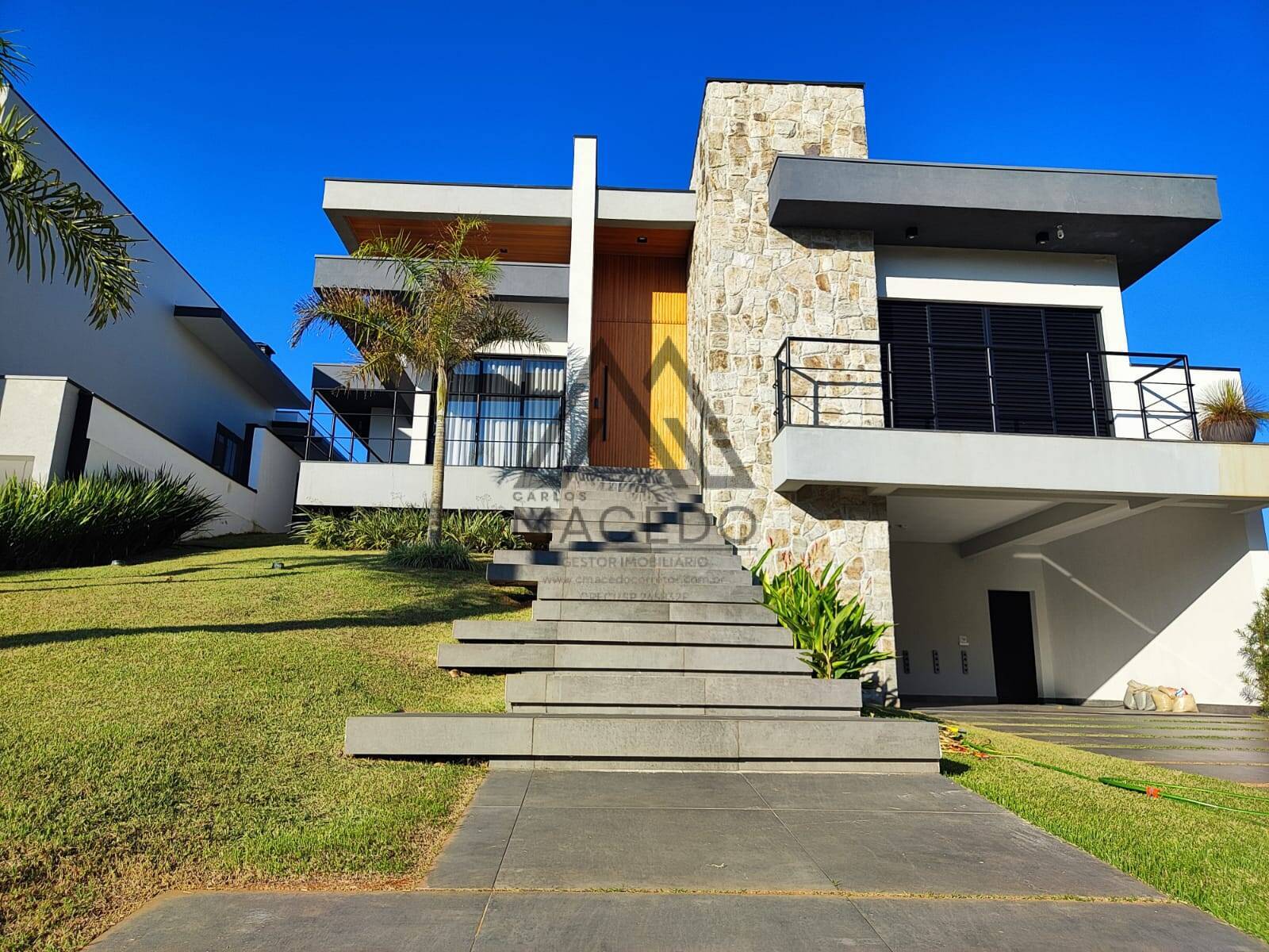 Casa de Condomínio à venda com 3 quartos, 450m² - Foto 1