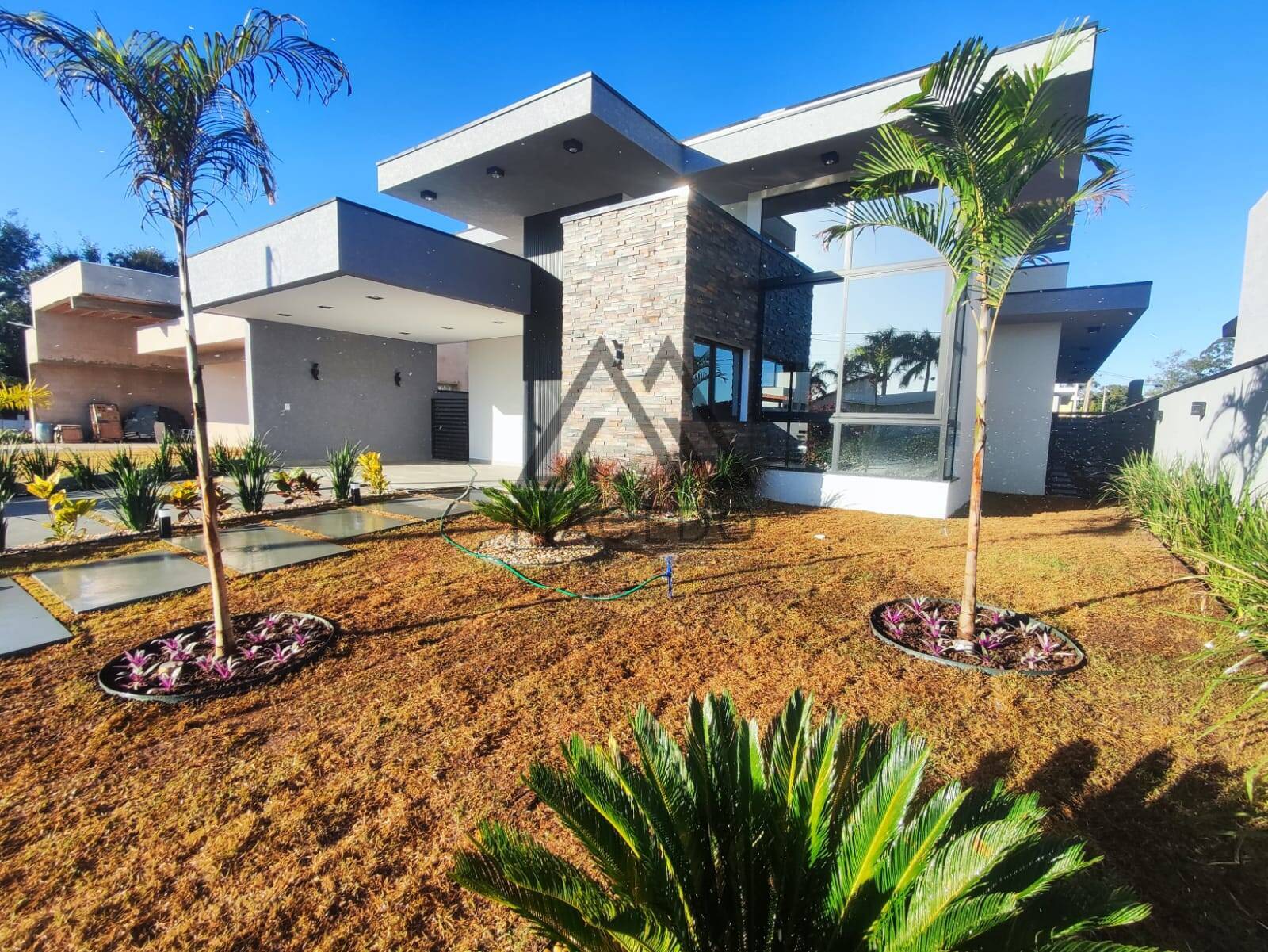 Casa de Condomínio à venda com 3 quartos, 450m² - Foto 2